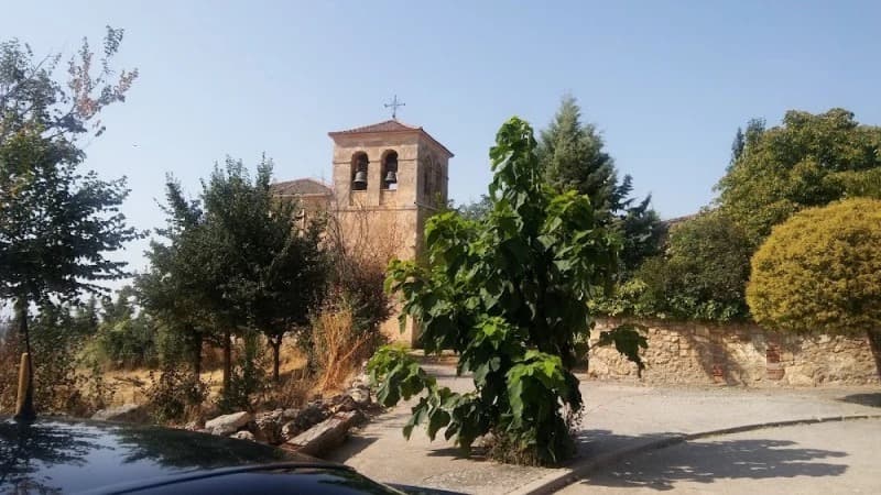Iglesia parroquial de San Vitores en Grajera, Segovia, junto a la casa rural